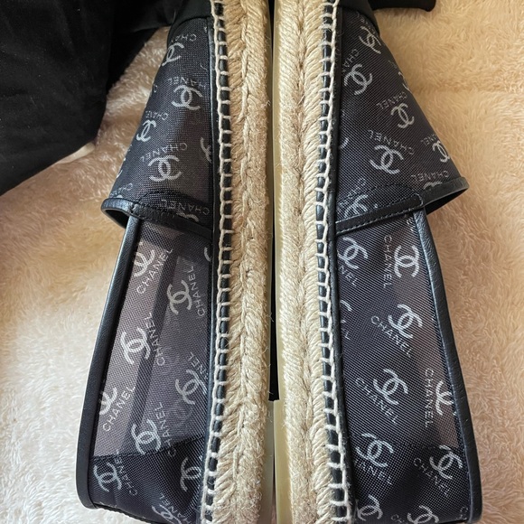 Gorgeous CHANEL Espadrilles - Picture 4 of 9